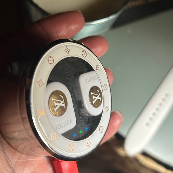 Louis Vuitton Black and White BlueTooth👀with Gold Accents🥳🥳❌❌ - Picture 4 of 6